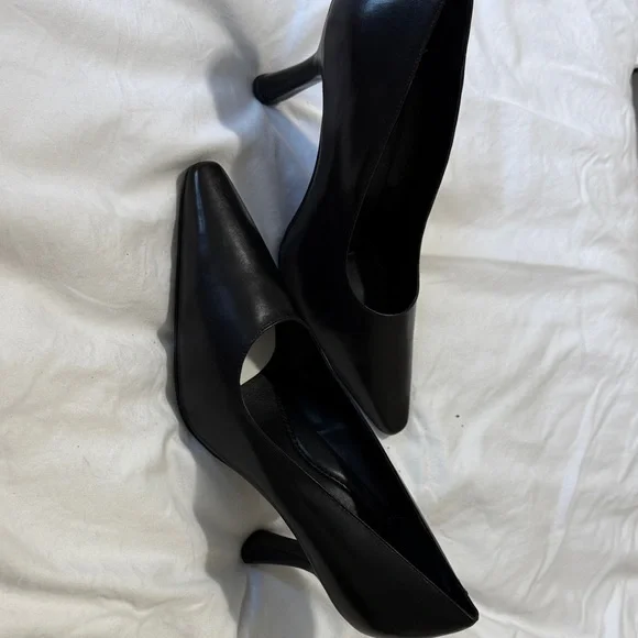 Naturalizer Classic Black Heels - Picture 4 of 5